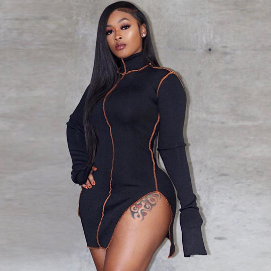 Langärmliges sexy Kleid mit hohem Halsausschnitt