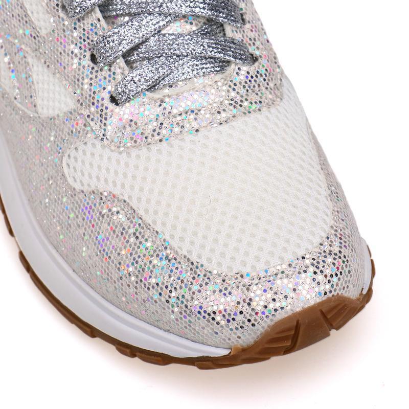 Funkelnde Turnschuhe