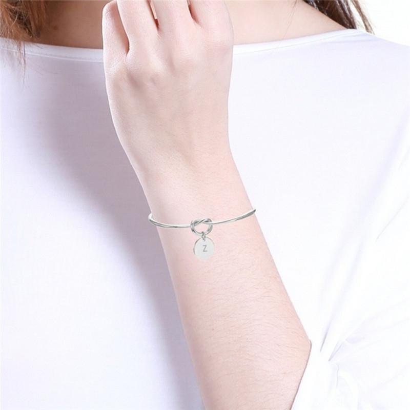 Modisches Briefarmband